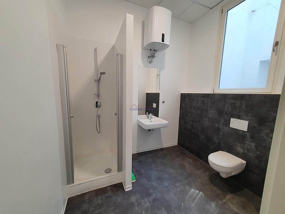 16 - Dusche WC
