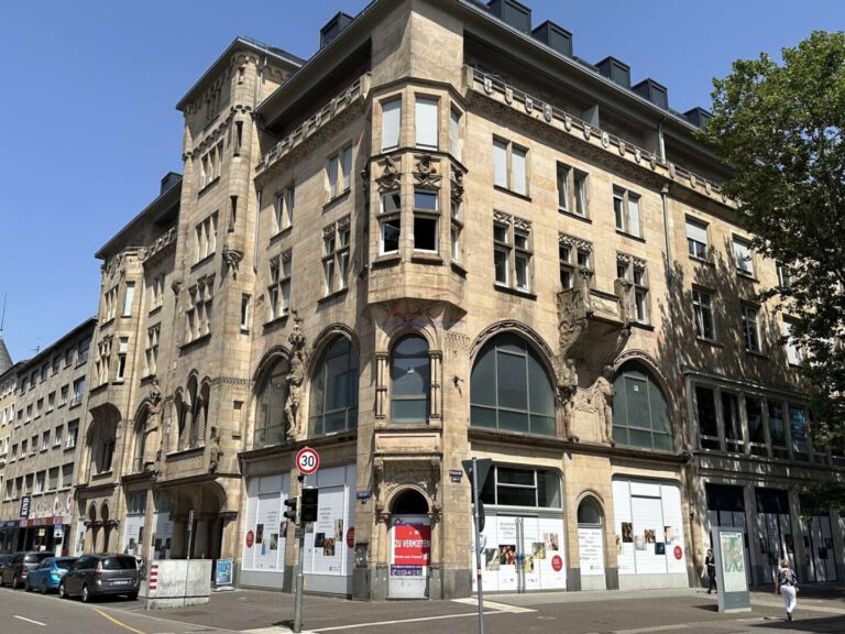 Gebäude